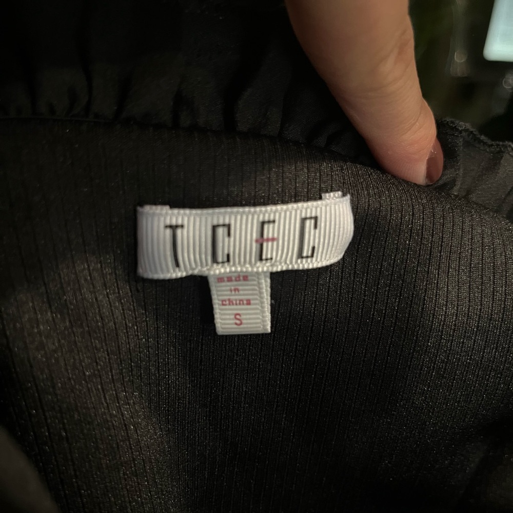 TCEC Black Off-Shoulder Ruffle Top - Picture 6 of 6